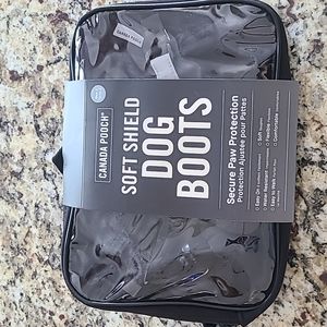 Canada Pooch boots